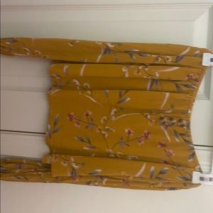 🌵5 FOR 20 Off the shoulder floral top